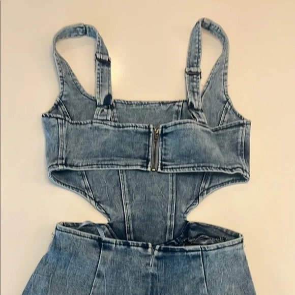 Stylish Denim Cutout Dress - Picture 4 of 5